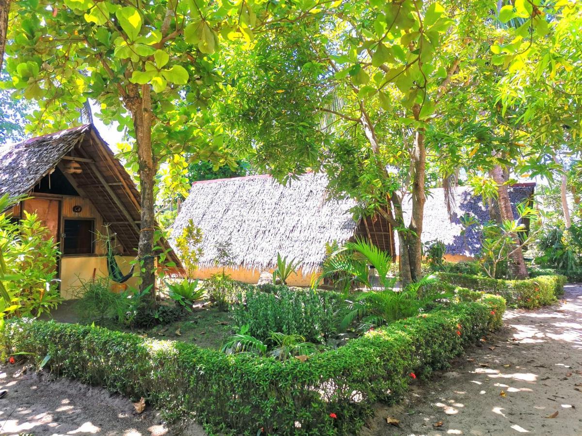 Sulu Sunset Beach Resort Nauhang Buitenkant foto
