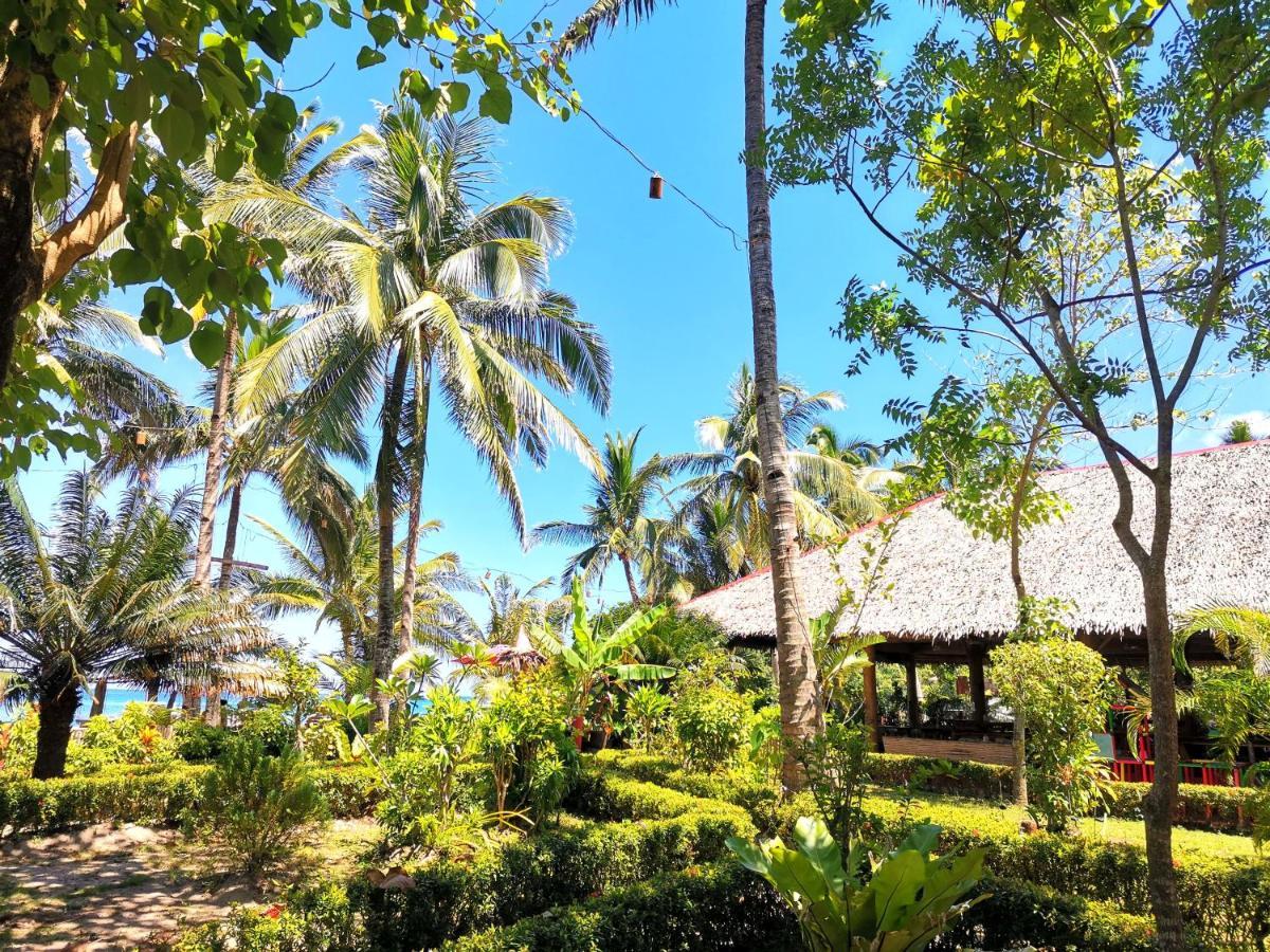 Sulu Sunset Beach Resort Nauhang Buitenkant foto