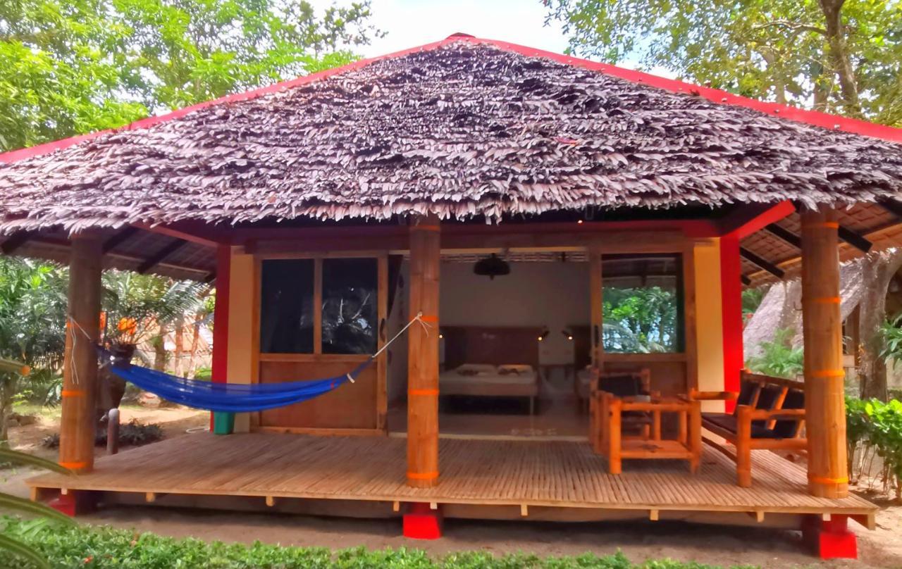 Sulu Sunset Beach Resort Nauhang Buitenkant foto