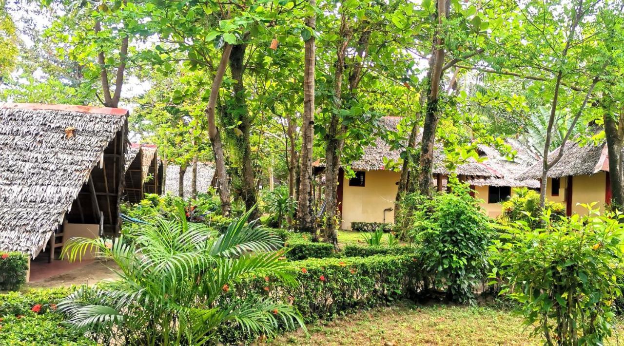 Sulu Sunset Beach Resort Nauhang Buitenkant foto