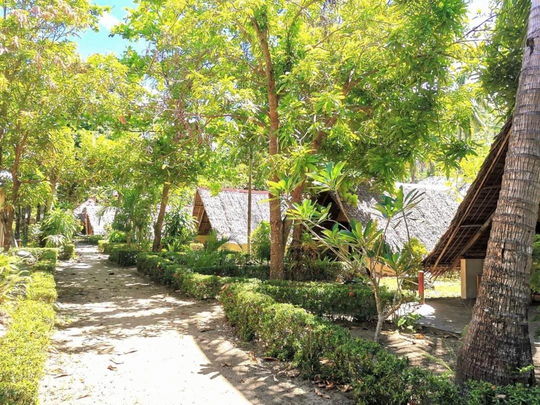 Sulu Sunset Beach Resort Nauhang Buitenkant foto