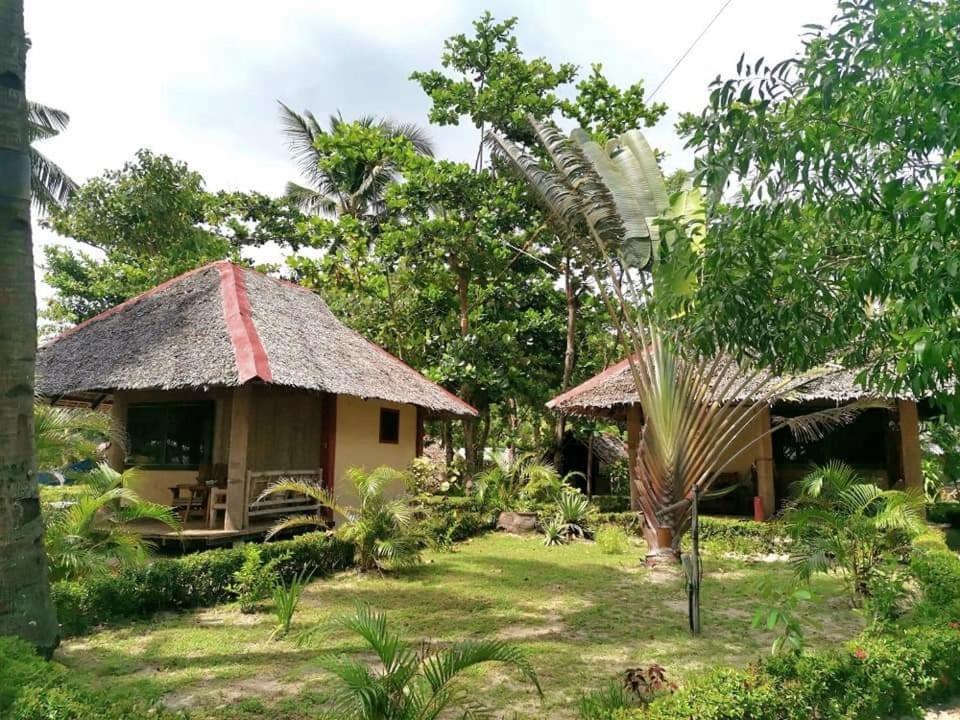 Sulu Sunset Beach Resort Nauhang Buitenkant foto