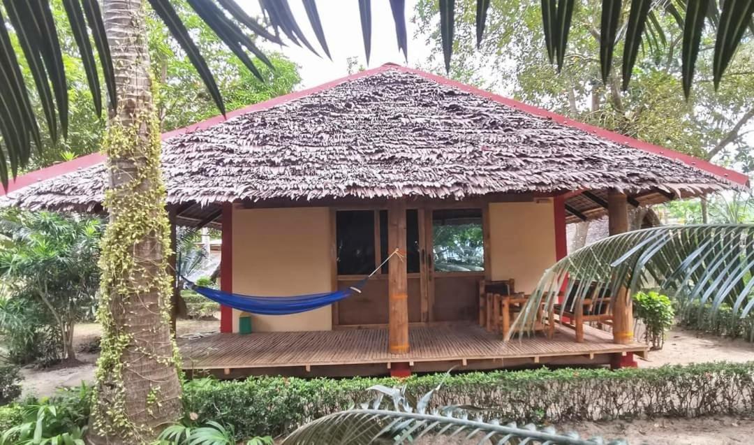 Sulu Sunset Beach Resort Nauhang Buitenkant foto