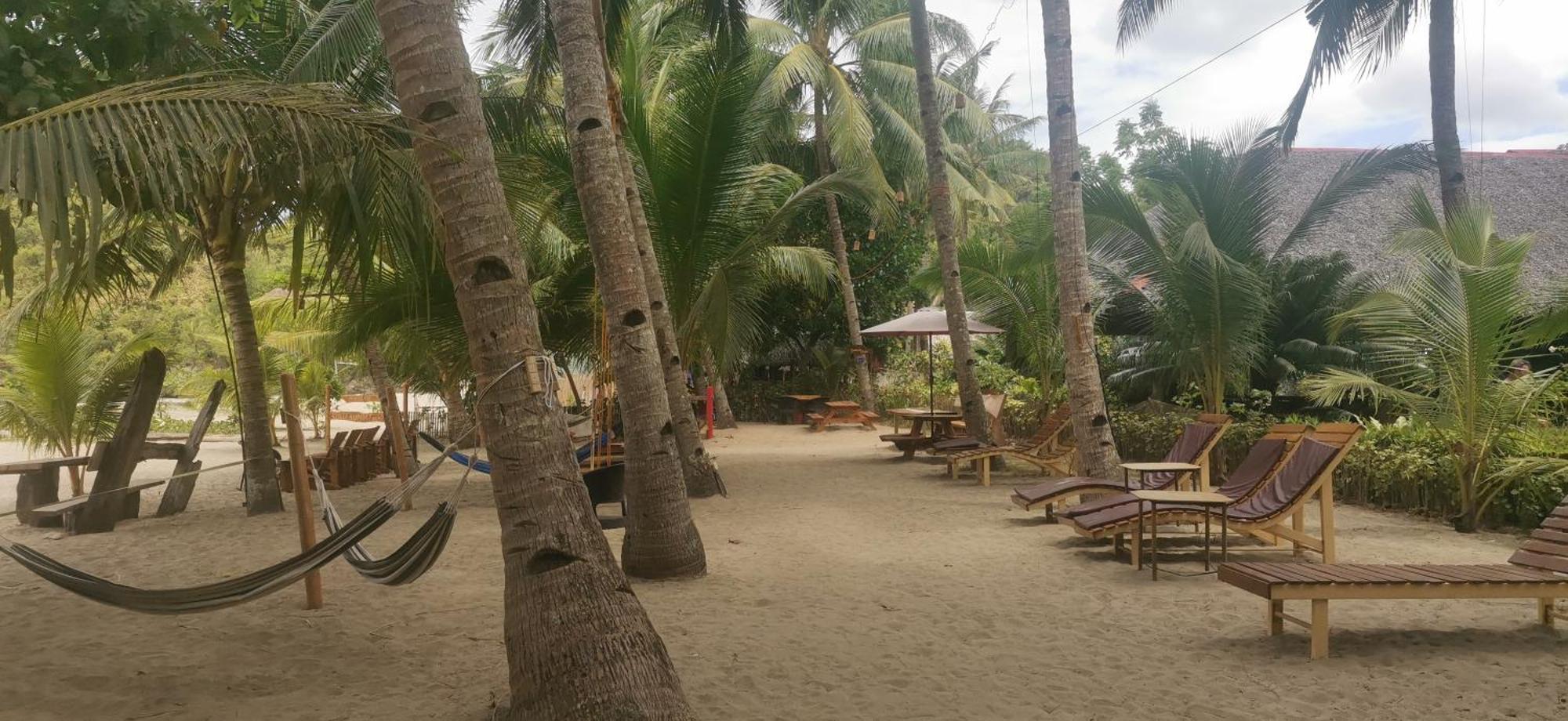 Sulu Sunset Beach Resort Nauhang Buitenkant foto
