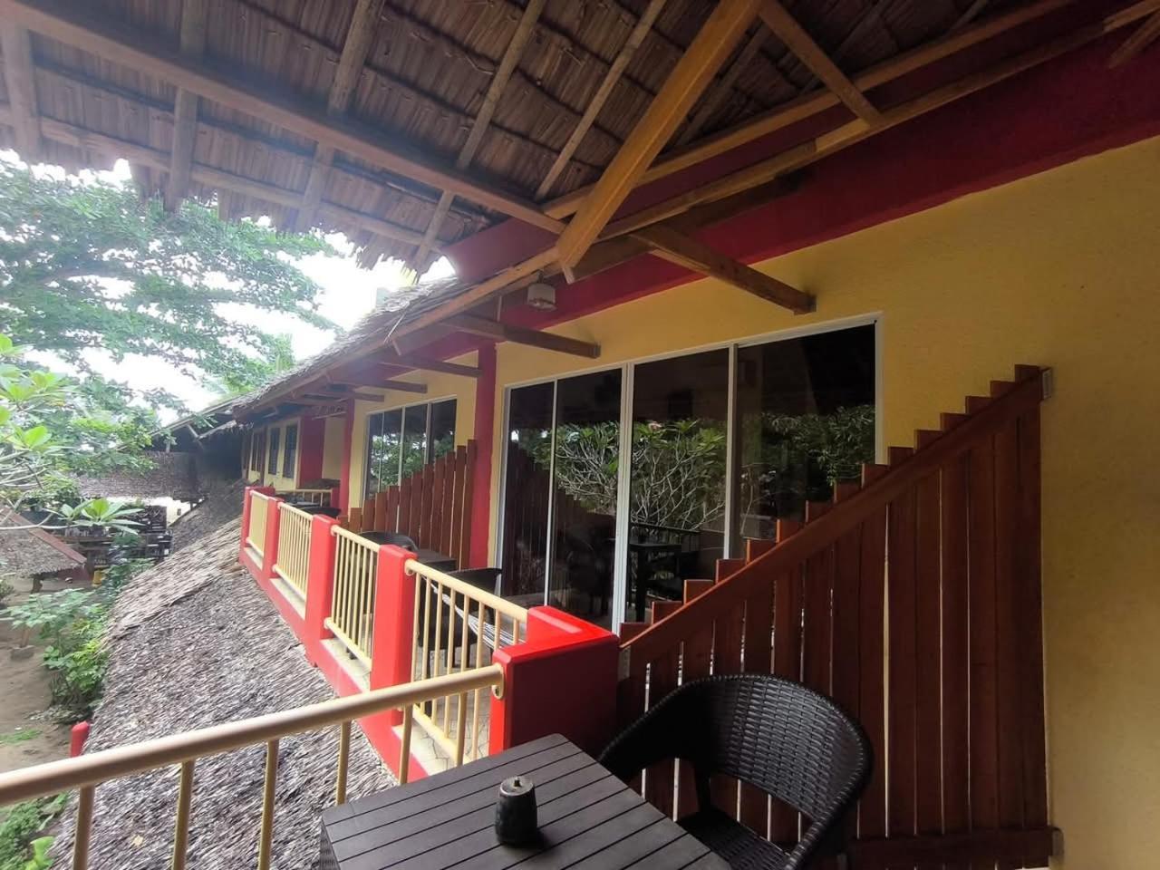 Sulu Sunset Beach Resort Nauhang Buitenkant foto