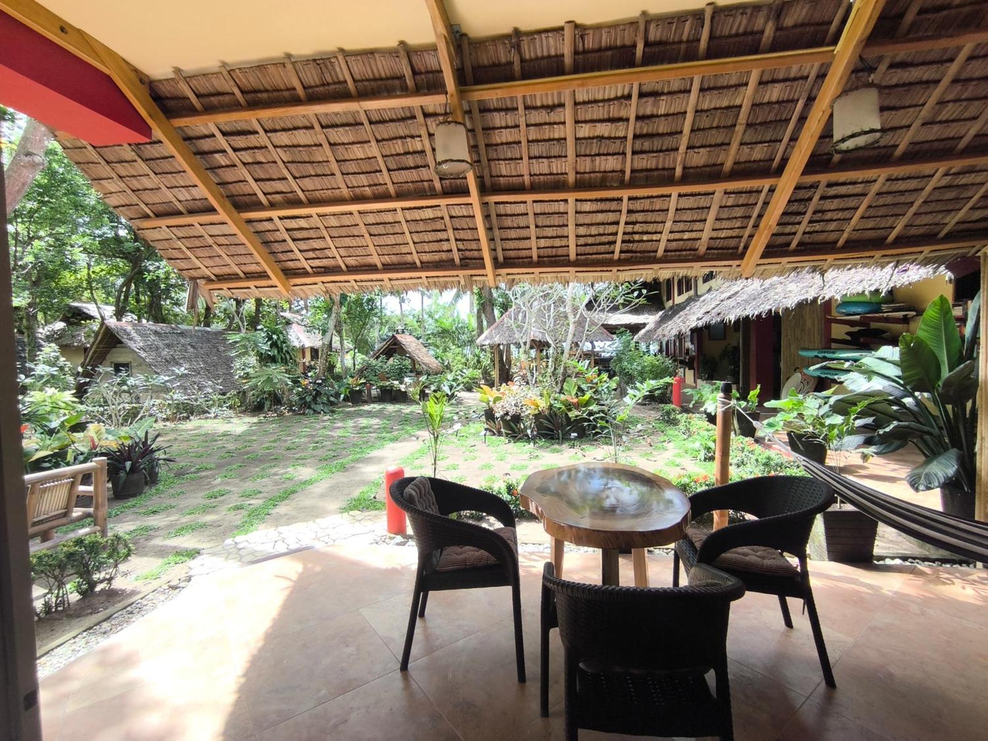 Sulu Sunset Beach Resort Nauhang Buitenkant foto